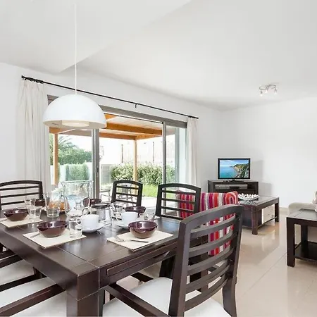 Sleeps 8 Pool Air Con Wifi *