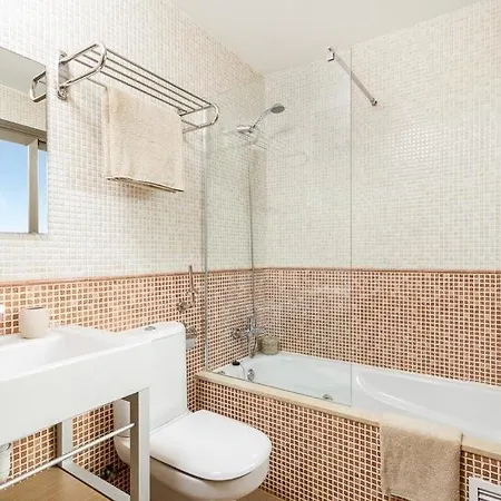 Sleeps 8 Pool Air Con Wifi *